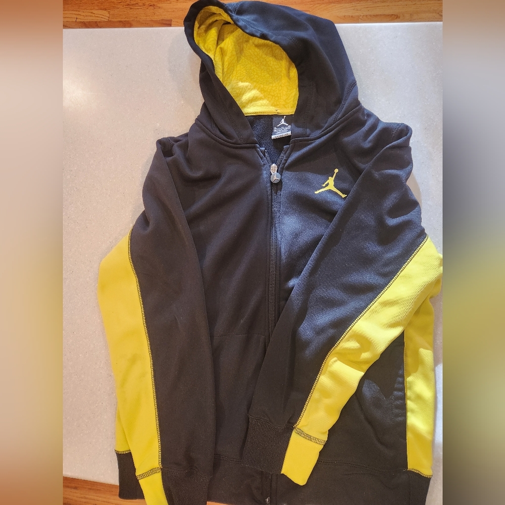 Air Jordan youth extra large black and yellow zip up hooded jacket